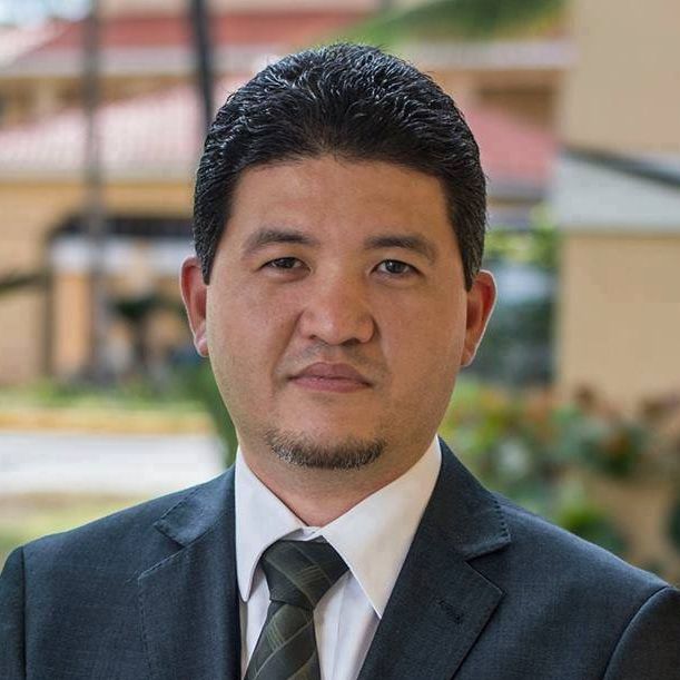 Retrato profesional de Ernesto Tanaka